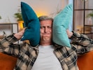 Die Bewohner würden sich am liebsten die Ohren zuhalten. (Symbolfoto) (Bild: Andrii Iemelianenko - stock.adobe.com)