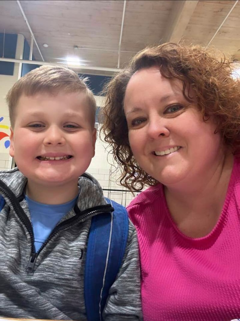 Sohn Liam mit Mama Holly LaFavers. (Bild: AP/Holly LaFavers)