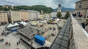Schritt für Schritt wurde seit Montag die Bühne am Residenzplatz aufgebaut.