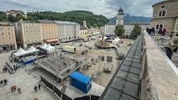 Schritt für Schritt wurde seit Montag die Bühne am Residenzplatz aufgebaut. (Bild: Markus Tschepp)