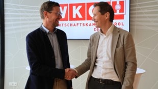 Roman Eberharter (li.) folgt Dieter Unterberger als Obmann des Handels in Tirol nach. Dieser wird nun zweiter Stellvertreter. (Bild: Birbaumer Christof)