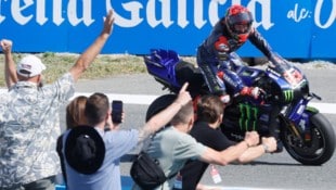 Fabio Quartararo versetzte zuletzt die Fans in Jerez in Ekstase (Bild: EPA/Jose Manuel Vidal)