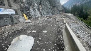 Es haben sich circa acht bis zehn Kubikmeter Felsmaterial gelöst. (Bild: Land Tirol)