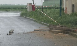 Anfang der Woche stürzten Holz- und Mauerteile herunter.