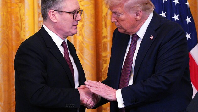 Der britische Premierminister Keir Starmer und US-Präsident Donald Trump im Weißen Haus im ...