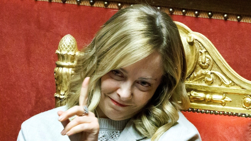 Italiens Ministerpräsidentin Giorgia Meloni (Bild: AP/Roberto Monaldo)