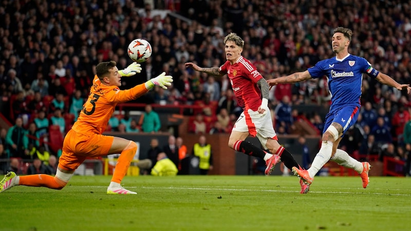 Am Ende ließ Manchester United noch die Musekln spielen. (Bild: AP/Associated Press)