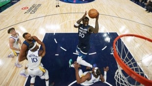 Die Minnesota Timberwolves besiegen die Golden State Warriors. (Bild: AP/Abbie Parr)