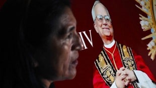 Die ganze Welt, vor allem Peru, feiert den neuen Papst. Leo XIV. hat viele Jahre dort verbracht und spricht sogar besser Spanisch als Italienisch. (Bild: AFP/ERNESTO BENAVIDES)