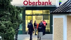 Die flüchtigen Täter drangen in diese Filiale in der Stadt Salzburg ein. (Bild: Markus Tschepp)