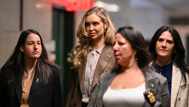Ex-Model Kaja Sokola sagte vor Gericht in New York gegen Harvey Weinstein aus und schilderte einen mutmaßlichen sexuellen Übergriff des Produzenten in einer Wohnung in Manhattan. (Bild: APA/Angela Weiss-Pool/Getty Images/AFP )