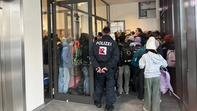 Erst am Donnerstag gingen in Schulen wieder Bombendrohungen ein (Symbolbild) (Bild: Constantin Handl)