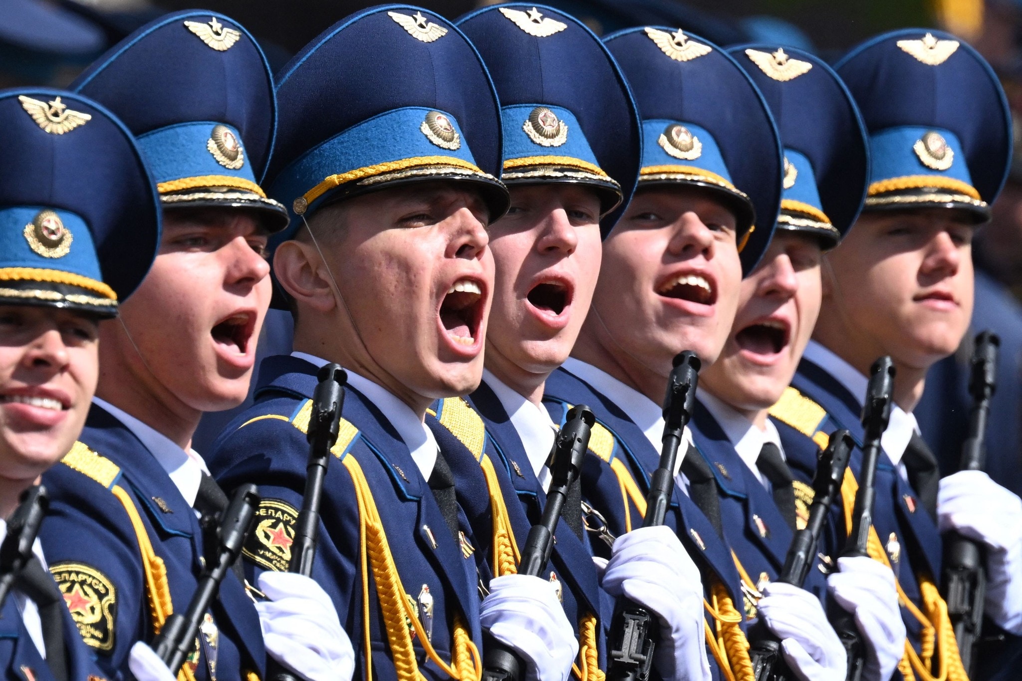 Zum Ende von Putins Rede schallte eine lautes „Hurra!“ über den Roten Platz. (Bild: AFP/KIRILL KUDRYAVTSEV) Zum Ende von Putins Rede schallte eine lautes „Hurra!“ über den Roten Platz. (Bild: AFP/KIRILL KUDRYAVTSEV)