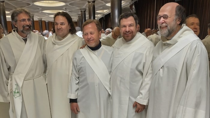 Jakob Mokoru (2.v.re.) im Februar beim Jubiläum der Diakone
