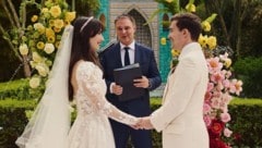 Anna und Julian Robosch wurden von Vizekanzler Andreas Babler in Sevilla getraut. (Bild: Juan Luis Morilla)