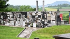 Das Mahnmal von Mauthausen steht als kraftvolles Symbol der Erinnerung und des Gedenkens an die ...