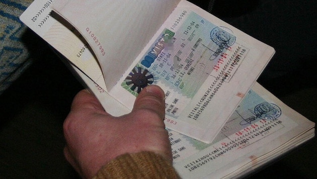 Am Amt zeigte der Ukrainer einen gefälschten Personalausweis vor (Symbolbild) (Bild: Wallner Hannes)