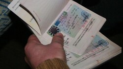 Am Amt zeigte der Ukrainer einen gefälschten Personalausweis vor (Symbolbild)