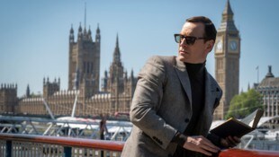 Michael Fassbender spielt in „Black Bag“ einen Spion, der gegen seine eigene Frau (Cate Blanchett) ermitteln muss. (Bild: 2025 Focus Features, LLC. All Rights Reserved.)