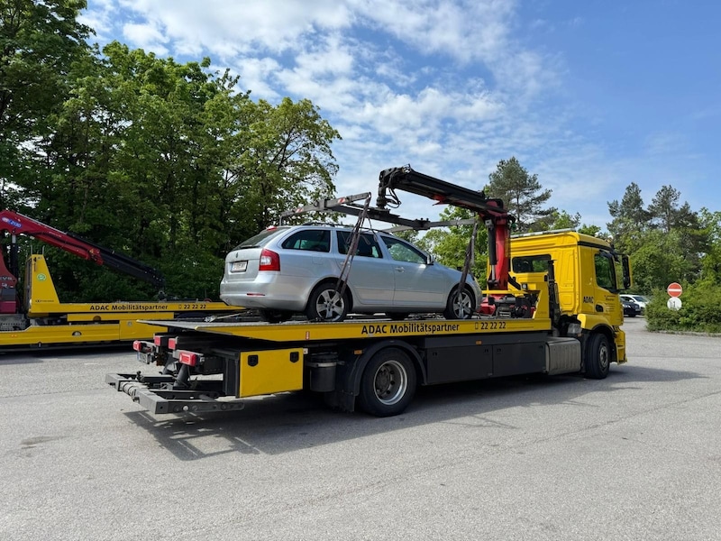 Das Fluchtauto des Tatverdächtigen wurde in München sichergestellt und anschließend abgeschleppt. (Bild: zVg)