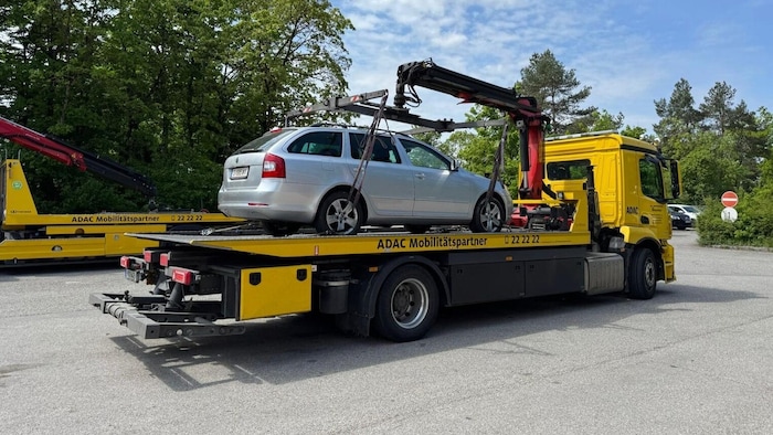 Das Fluchtauto des Tatverdächtigen wurde in München sichergestellt und anschließend abgeschleppt.