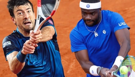 Sebastian Ofner (li.) spielt gegen Frances Tiafoe (Bild: EPA/EPA, APA/AFP/Pierre-Philippe MARCOU)