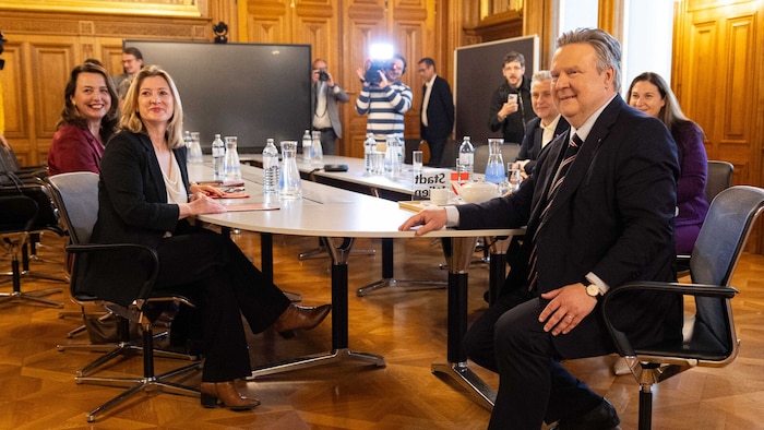 In nur wenigen Wochen wurde das neue Regierungsprogramm verhandelt. Jetzt müssen noch die Gremien zustimmen. 