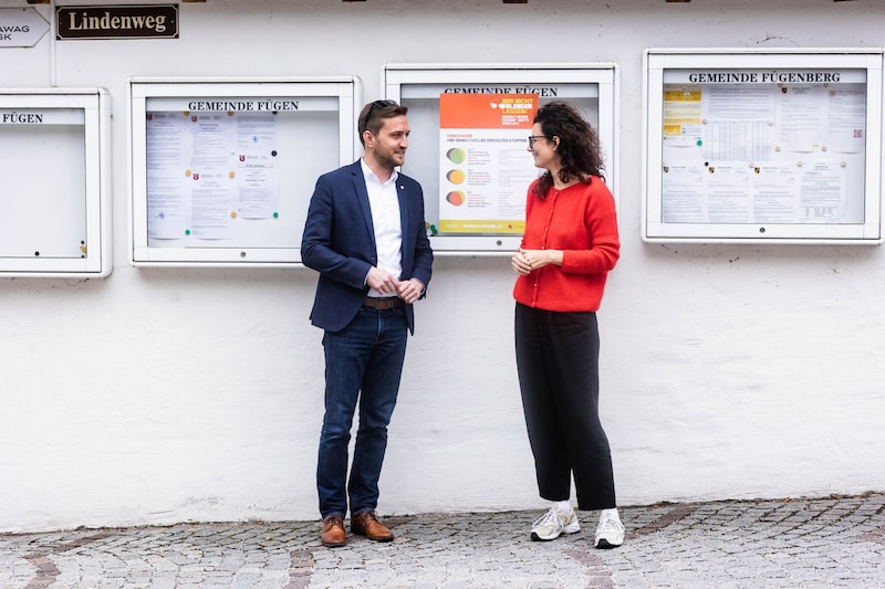 Das erste Plakat hängt schon. (Bild: lilawohnt)
