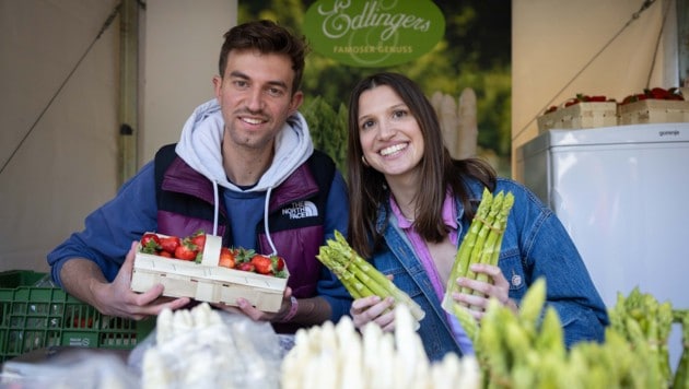 Genuss pur bei sonnigem Wetter: Frische Erdbeeren und grüner Spargel sind der Renner. (Bild: Urbantschitsch Mario)