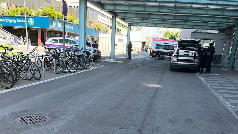 Die Polizei durchsuchten das AKH-Gelände. (Bild: Leserreporter)