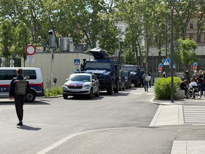 Die Polizei durchsuchte das Wiener Spitalsgelände über mehrere Stunden hinweg. (Bild: Leserreporter)