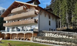 Das Lesehotel wird zum Verkauf angeboten. Wer das Haus samt Grund und 12.000 Büchern erwerben ...