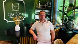 Gastronom Mario Kalleitner sperrt in Weyregg sein drittes Lokal auf. Er betreibt auch die Bachtaverne und das Katamarn direkt am See.  (Bild: Loy Robert)