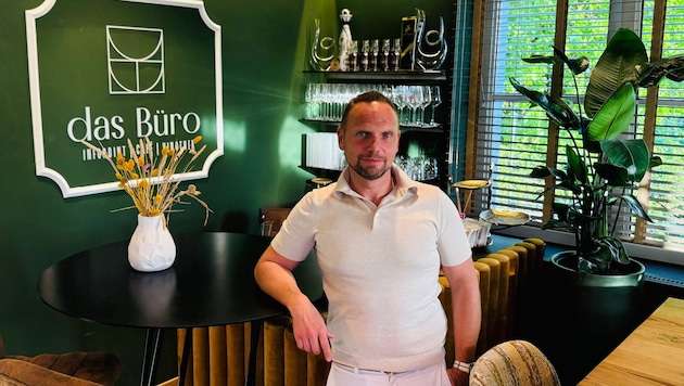 Gastronom Mario Kalleitner sperrt in Weyregg sein drittes Lokal auf. Er betreibt auch die Bachtaverne und das Katamarn direkt am See.  (Bild: Loy Robert)