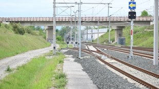 Von hier aus wird die zirka 1000 Meter lange Schleife zum alten Bahnhof führen. (Bild: Evelyn Hronek)