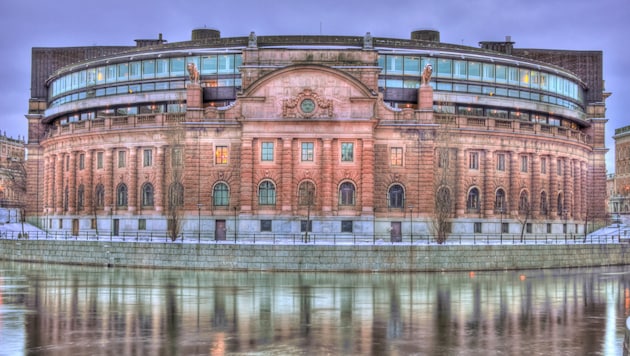 Tobias Thyberg habe bei den Sicherheitsüberprüfungen nicht erwähnt, dass es auf der Dating-App Fotos von ihm gebe, teilte die Regierung mit. (Bild: João Figueiredo - stock.adobe.com)