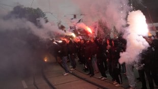 Vor dem Bundesliga-Kracher gegen Red Bull Salzburg haben die Fans von Sturm Graz ihrem Team einen meisterlichen Empfang bereitet. (Bild: Pail Sepp)