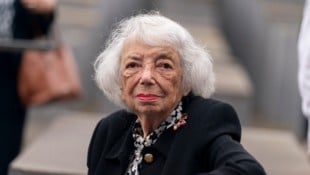 Margot Friedländer bekam für ihren Einsatz gegen das Vergessen viele Preise. (Bild: AP/Andrew Harnik)