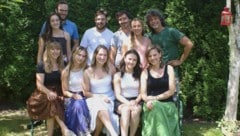 Christina Osinger (rechts außen) mit ihrer Großfamilie.