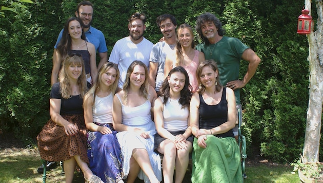 Christina Osinger (rechts außen) mit ihrer Großfamilie. (Bild: Rainer Osinger)
