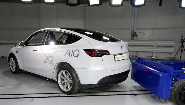 Beim Tesla Model Y werden große Gussteile verwendet. Nun wurde untersucht, wie sich das auf die Reparaturkosten im Fall eines Unfalles auswirkt.