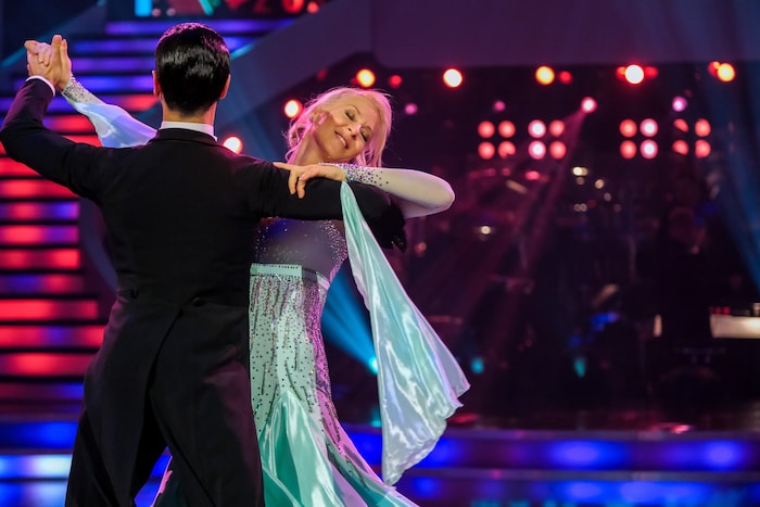 Simone Lugner tanzte einen Slowfox bei „Dancing Stars“ und berührte mit einer Liebes-Erklärung an ihren Richard.