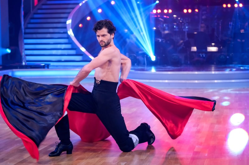 Aaron Karl zeigte beim Paso Doble viel Haut. (Bild: Hans Leitner)