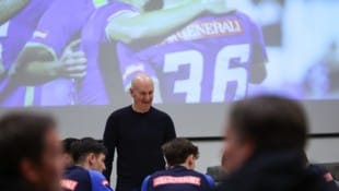 Ralph Krueger ist am Sonntag beim Derby gegen Rapid live vor Ort (Bild: GEPA)