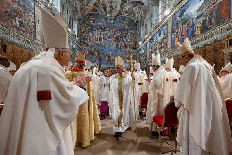 Erste, viel beachtete Messe in der Sixtinischen Kapelle: Papst Leo XIV. mit eindringlichen Worten (Bild: EPA/VATICAN MEDIA HANDOUT)