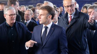 Starmer, Macron und Merz bei ihrer Ankunft am Bahnhof in Kiew 