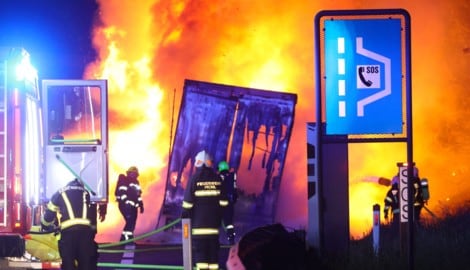 Die Einsatzkräfte standen einer Feuerwand gegenüber (Bild: Matthias Lauber/laumat.at)