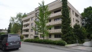 Im Innenhof dieses Mehrparteienhauses kam es zur Bluttat. (Bild: Pail Sepp)