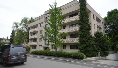 Im Innenhof dieses Mehrparteienhauses kam es zur Bluttat (Bild: Pail Sepp)