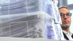 Eine kleine Abordnung verließ die Landeszentrale, um bei Kickl in Wien vorstellig zu werden. ...